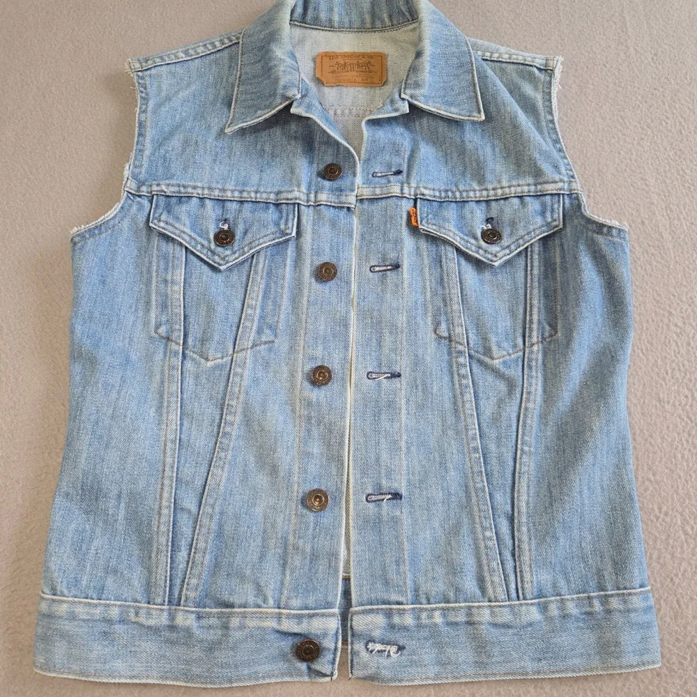 Levi Strauss Denim Vest Youth 16 Light Wash Orange Tab 70704-0613 Vintage USA